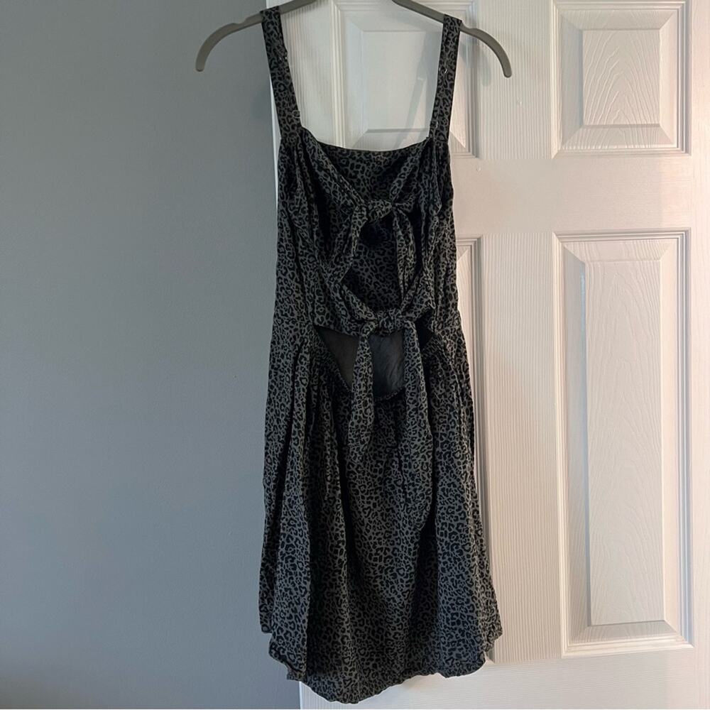 Hollister Leopard Patterned Open Back Dress Size M - Picture 4 of 6